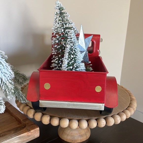 Classic Red Holiday Pick Up Truck Decor - Picture 4 of 5
